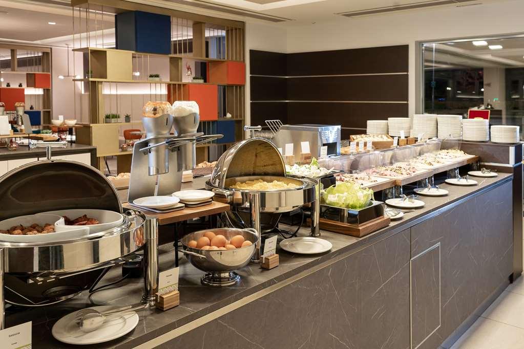Doubletree By Hilton Milan Malpensa Solbiate Olona Hotell Restaurang bild