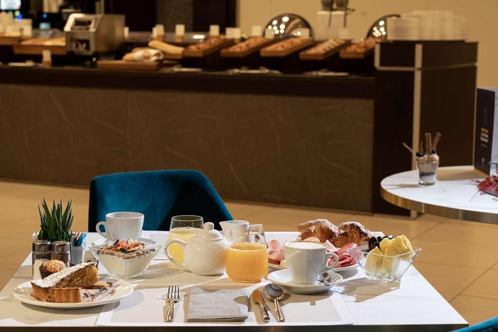 Doubletree By Hilton Milan Malpensa Solbiate Olona Hotell Restaurang bild