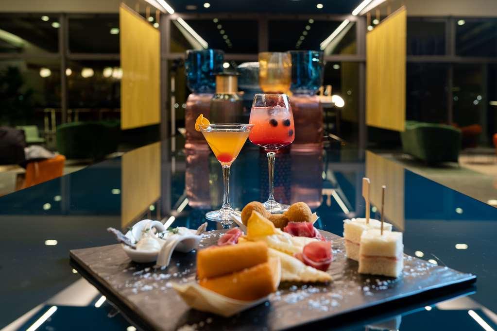 Doubletree By Hilton Milan Malpensa Solbiate Olona Hotell Restaurang bild