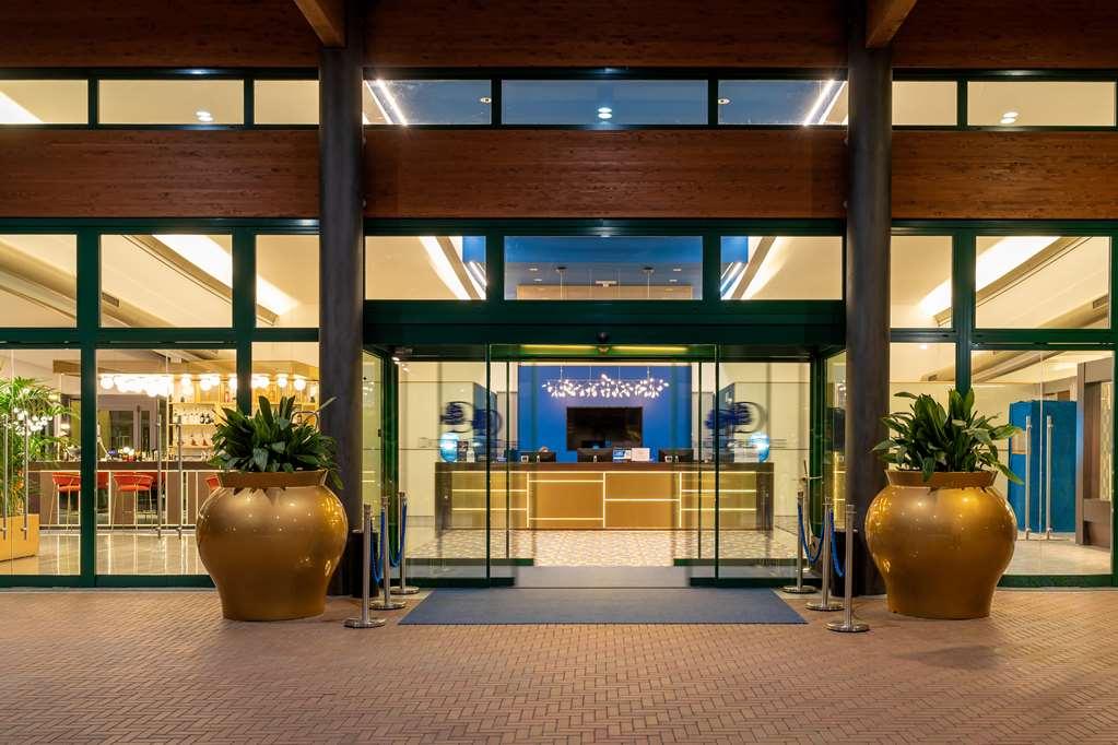 Doubletree By Hilton Milan Malpensa Solbiate Olona Hotell Exteriör bild